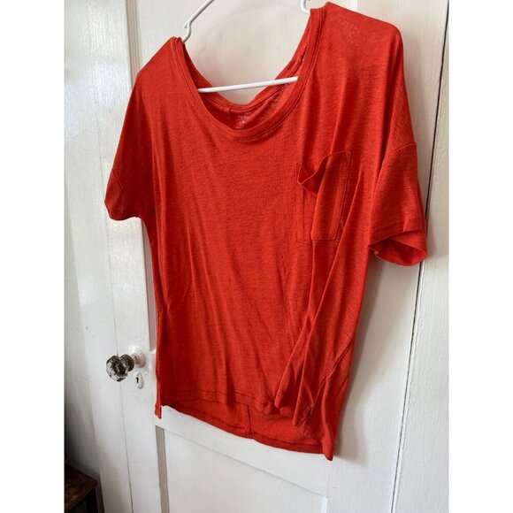Old Navy boyfriend women’s size medium pocket T-shirt - Picture 2 of 6